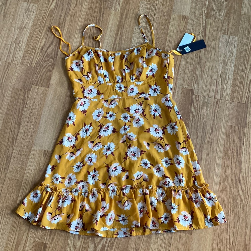 City studio, yellow flower print dress. Size 9 (juniors) 6 (women’s)